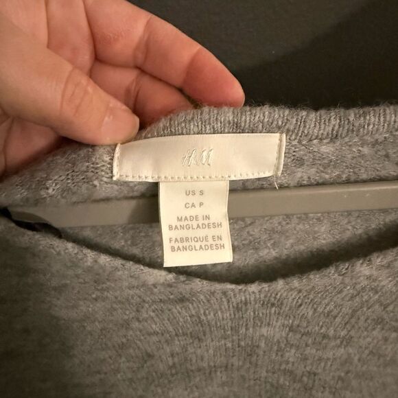 H&M Vneck Wide Collar Sweater Size Small Grey - Picture 3 of 6